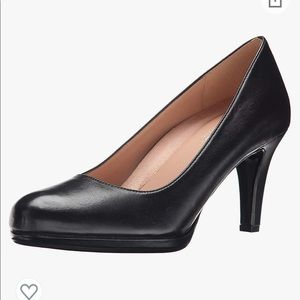 Naturalizer Michelle Black Pump